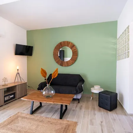 Armoniahousesuites アパート Perítheia