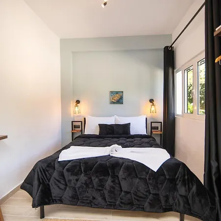 Armoniahousesuites アパート Perítheia