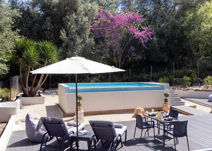 Armoniahousesuites Peritheia