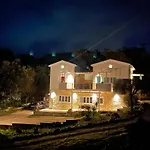 Armoniahousesuites * Peritheia