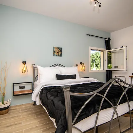 Armonia House Suites-Adults Only *