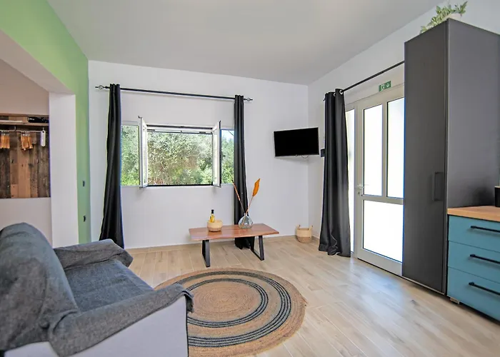 アパート Armoniahousesuites Perítheia